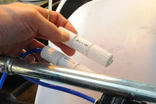 Hydroponic water flow regulator