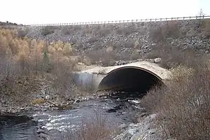 排水路や小川ではなく、河川を通すほど大きな埋設水路