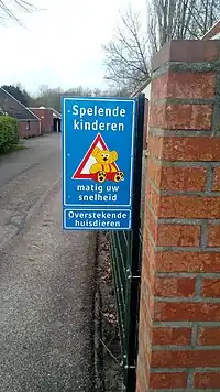 A sign warning people that children play around here at a small local children's daycare in the Groninger city of Winschoten, Oldambt, The Netherlands. (traffic_sign=hazard + hazard=children)