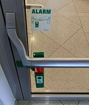 Paniktüre mit Alarmfunktion