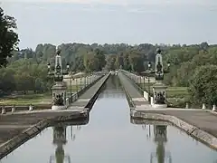 Briare aqueduct, over the river Loire, France