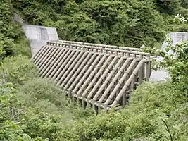 check_dam=frame, material=metal