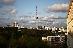 Torre da TV Itapuan vista da Escola Politécnica da UFBa