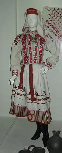 Female dress from the Yavoriv area, Galicia