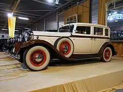 1932 Lincoln Model KA (V8) six-window sedan