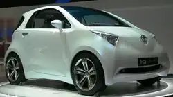 Compared to the production version, the preview concept lacked an upper grille opening, had less pronounced front bumpers, and was fitted with larger wheels