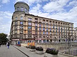 Building at 28 Marszałkowska Street with a turret, matching the aesthetic of other parts of the Marszałkowska Residential District