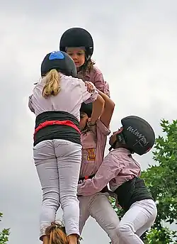 Helmets with soft outer surfaces used by children in castells