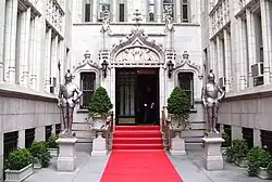 #36: An early apartment building (1905), it was once called the "Gramercy Clubhouse".[88] Designed by James Riley Gordon.[134]