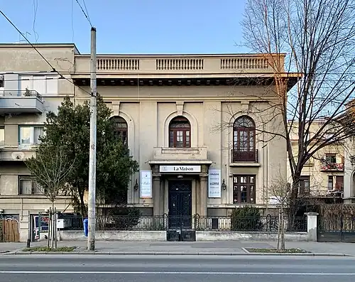 Dumitru Săvulescu House (Bulevardul Dacia no. 73), Bucharest, Romania, by Gheorghe Negoescu, 1933[117]