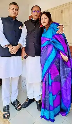 Abdur Rahman (middle) with son-in-law Zubaer Niloy (left) and daughter (right)