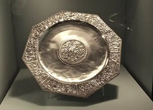 Roman egg-and-dart border of a plate from the silver treasure of Augusta Raurica, mid 4th century, silver, Augusta Raurica Museum, near Augusta Raurica, Switzerland[7]