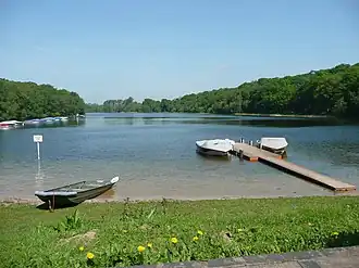 Biats and a Jetty on a lake surrounded by trees