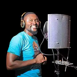 This smile is dedicated to all my fans and followers who are patiently waiting for the #SundaStation album to drop. Pali imwe nshila. I'm in the kitchen cooking a delicious meal just for you.đ¤