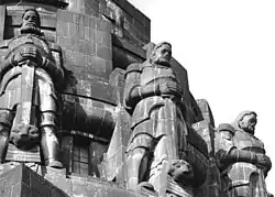 Wächterfiguren (Guards), encircling the dome of the Völkerschlachtdenkmal.