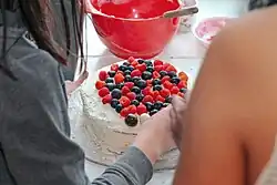 Bløtkake being served