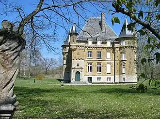 The chateau in Mouzay