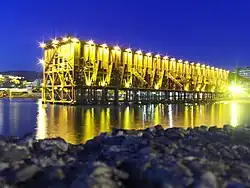 Cable Inglés, at night