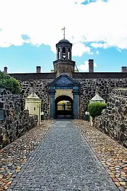 Image 29Gateway to the Castle of Good Hope, the oldest building in South Africa (from Culture of South Africa)