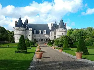 The chateau in Mesnières-en-Bray
