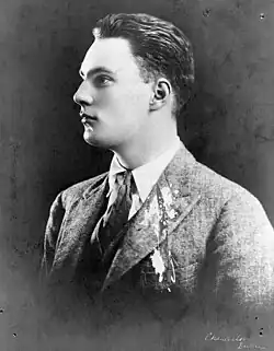 Photographic portrait of Gavin Arthur