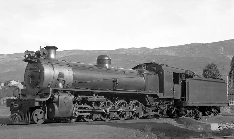 Class 14C no. 2001, as built with a Belpaire firebox, De Doorns, c. 1945