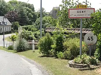 The road into Cuissy-et-Geny