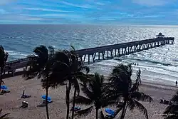 Deerfield Beach with pier in background