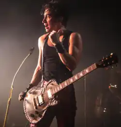 Des Rocs performing in 2020