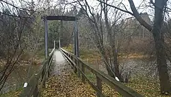 Eeron silta ('Eero's bridge') connecting Mynsteri to the nature trails on Saarenluoto