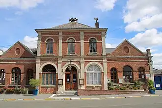 The town hall and school of Étréaupont