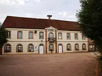 The town hall in La Ferté-Loupière
