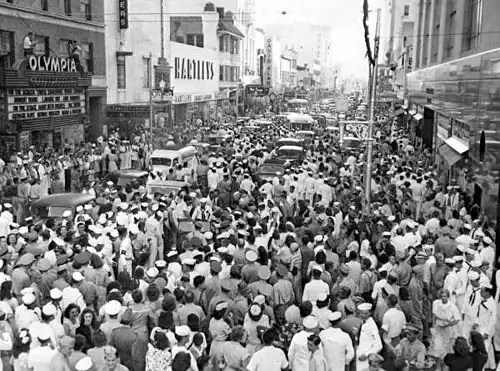 Image 6Soldiers and crowds in Downtown Miami 20 minutes after Japan's surrender ending World War II (1945). (from History of Florida)
