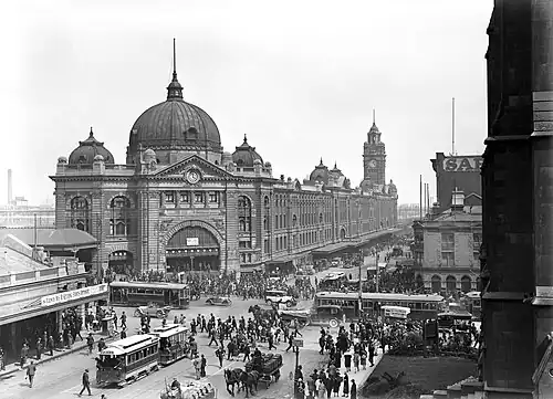 Image 87Flinders Street Station (1927), by Victoria State Transport Authority (from Portal:Architecture/Travel images)