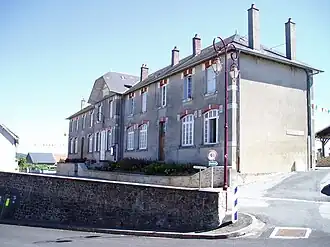 The town hall in Folles