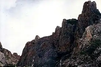 Gesar's arrow holes. (Click to view the holes in the mountains).