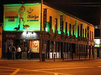 Kiely's pub and Yo Thai restaurant by night