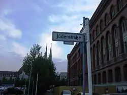 The Rotes Rathaus (right), on the corner of Jüdenstraße