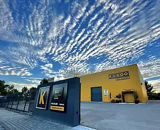 Entrance to KUBOO Seixal parking in front of the facility's façade