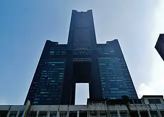 85 Sky Tower viewed from below