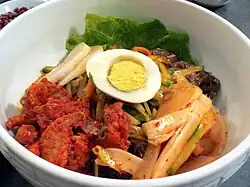 Hoe-naengmyeon (cold noodles with hoe)