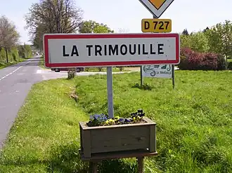 Entering La Trimouille on the D727 road