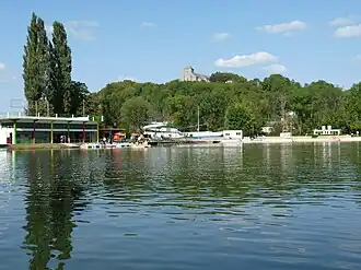 The lake, with the old citadel of Dun-sur-Meuse in the background, in Doulcon