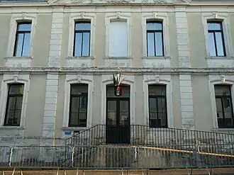 The town hall in Laruscade