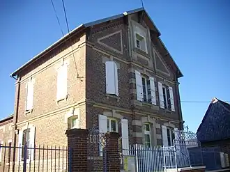The town hall in Le Mesnil-sur-Bulles