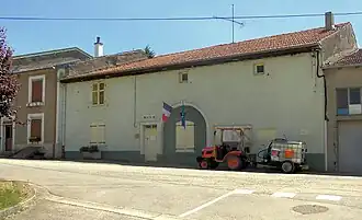 The town hall in Lemainville