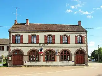The town hall in Les Ormes