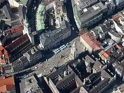 The location of the New Town Hall directly at Marienplatz