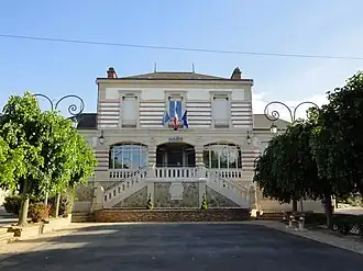 The town hall of Oiry