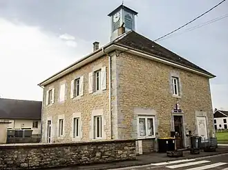 The town hall in Lanans